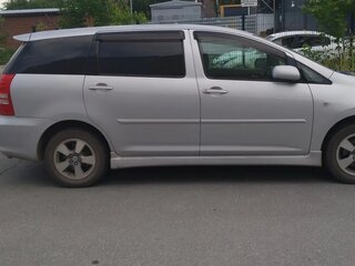 2005 Toyota Wish I, серебристый, 730000 рублей, вид 2