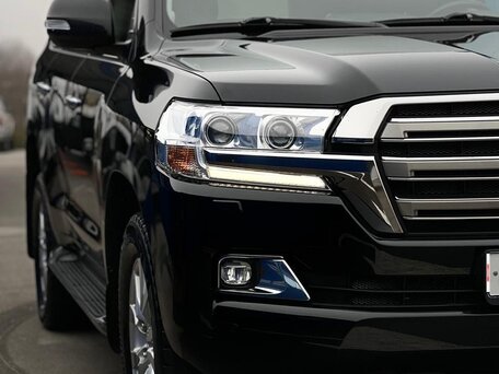 2020 Toyota Land Cruiser 200 Series Рестайлинг 2, чёрный, 6350000 рублей, вид 2