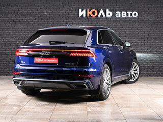 2018 Audi Q8 55 TFSI I (4M), синий, 5450000 рублей, вид 4
