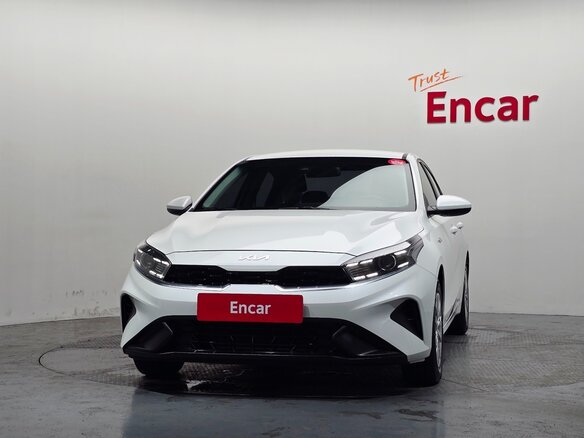 2022 Kia K3 II Рестайлинг, белый, 1720000 рублей - вид 1