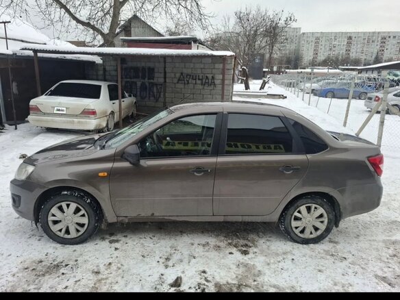 2017 Lada (ВАЗ) Granta I, коричневый, 700000 рублей - вид 3