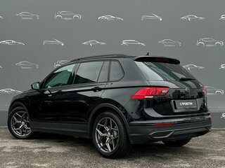 2021 Volkswagen Tiguan II Рестайлинг, чёрный, 2492600 рублей, вид 4