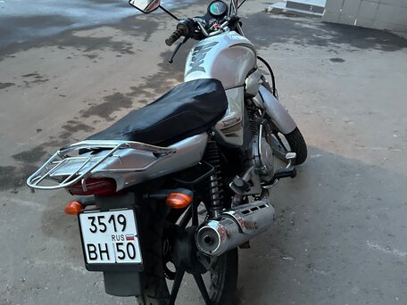 2013 Yamaha YBR125, серебристый, 135000 рублей, вид 4