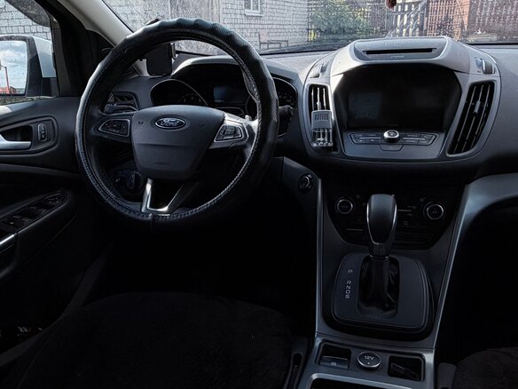 2017 Ford Kuga II Рестайлинг, белый, 1840000 рублей - вид 21