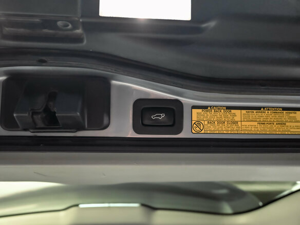 2008 Lexus LX 570 III, серебристый, 3000000 рублей - вид 22