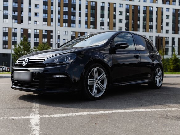 2011 Volkswagen Golf R VI, чёрный, 1550000 рублей - вид 1