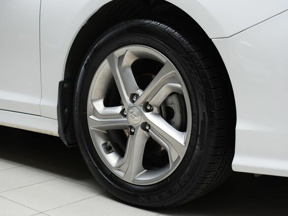 2018 Hyundai Sonata VII (LF) Рестайлинг, белый, 1720000 рублей - вид 8