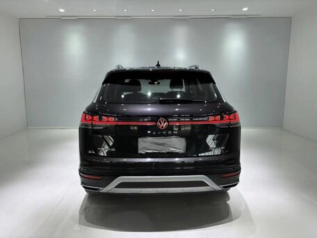 2022 Volkswagen Tayron I, чёрный, 2300000 рублей, вид 2