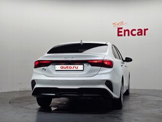 2022 Kia K3 II Рестайлинг, белый, 1720000 рублей, вид 4