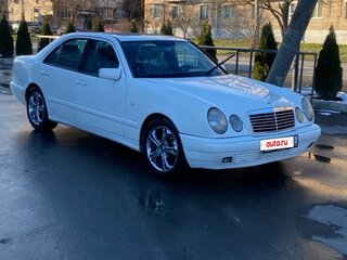 1997 Mercedes-Benz E-Класс 200 II (W210, S210), белый, 700000 рублей, вид 1