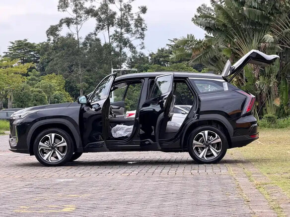 2025 Geely Boyue L I Рестайлинг, чёрный, 2590017 рублей - вид 25