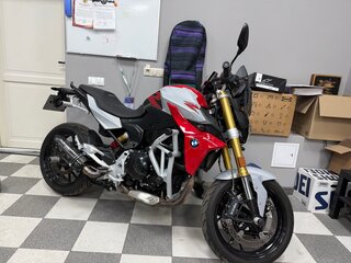 2021 BMW F 900 R, красный, 1101000 рублей, вид 5