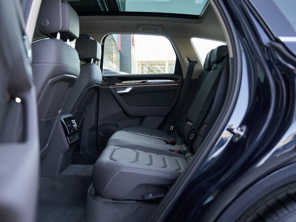 2025 Volkswagen Touareg III Рестайлинг, синий, 8099900 рублей - вид 6