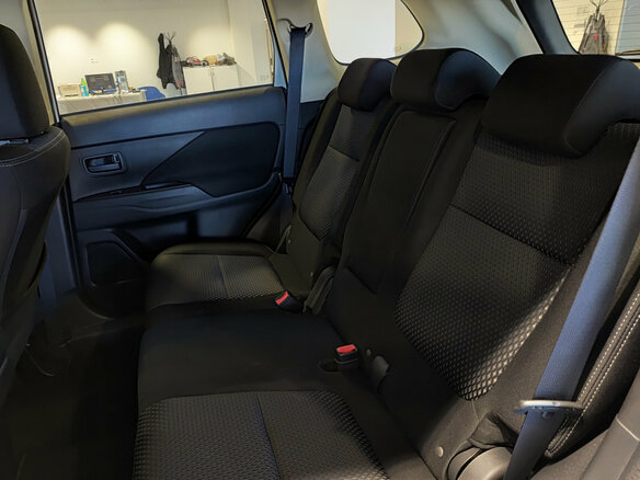 2017 Mitsubishi Outlander III Рестайлинг 2, белый, 1750000 рублей - вид 11