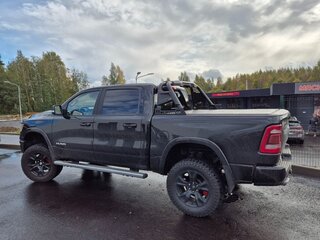 2021 Ram 1500 Quad Cab eTorque V, чёрный, 6000000 рублей, вид 3
