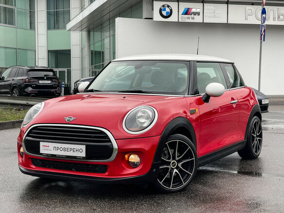 2018 Mini Hatch Cooper III (F55/F56) Рестайлинг, красный, 1819000 рублей
