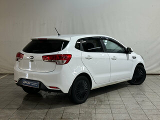 2015 Kia Rio III Рестайлинг, белый, 970000 рублей, вид 3