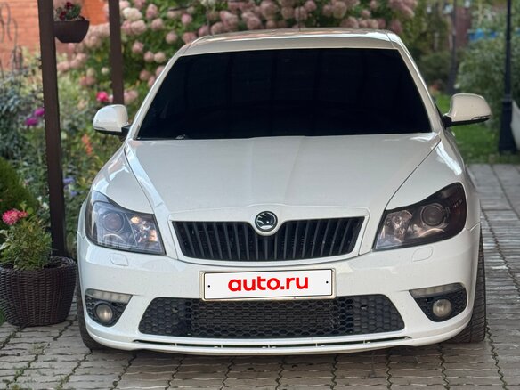 2011 Skoda Octavia RS II Рестайлинг, белый, 1490000 рублей - вид 4