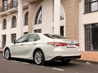 2020 Toyota Camry VIII (XV70), белый, 2749999 рублей, вид 4