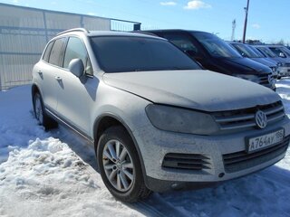 2014 Volkswagen Touareg II Рестайлинг, серебристый, 1234640 рублей, вид 1