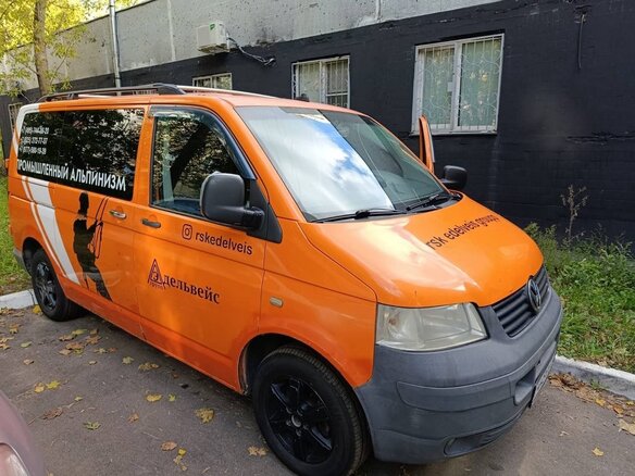 2008 Volkswagen Transporter, оранжевый, 650000 рублей - вид 2