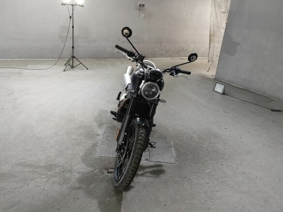 2025 Triumph Scrambler, чёрный, 1172000 рублей - вид 2