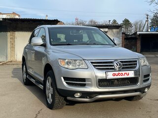 2007 Volkswagen Touareg I Рестайлинг, серебристый, 1700000 рублей, вид 2