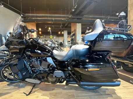 2025 Harley-Davidson Street Glide Ultra, чёрный, 4150000 рублей, вид 3