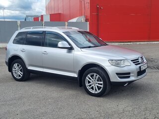 2009 Volkswagen Touareg I Рестайлинг, серебристый, 1300000 рублей, вид 4
