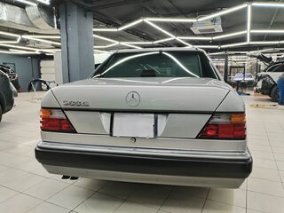 1992 Mercedes-Benz W124 500 E, серебристый, 11600000 рублей, вид 4