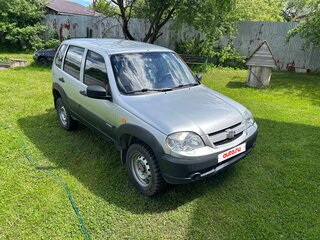 2010 Chevrolet Niva I Рестайлинг, серебристый, 330000 рублей, вид 2