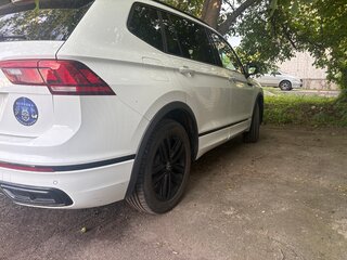 2021 Volkswagen Tiguan Allspace II Рестайлинг, белый, 3000000 рублей, вид 4