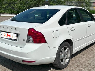 2010 Volvo S40 II Рестайлинг, белый, 690000 рублей, вид 4