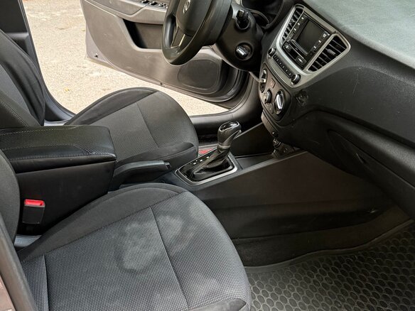 2021 Hyundai Solaris II Рестайлинг, серый, 875000 рублей - вид 6