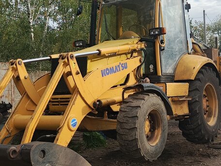 2001 Komatsu WB91R-5, жёлтый, 2850000 рублей, вид 1