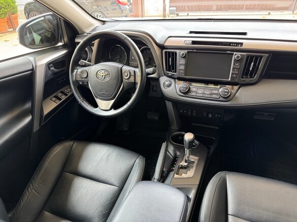 2018 Toyota RAV4 IV (XA40) Рестайлинг, белый, 2790000 рублей - вид 6