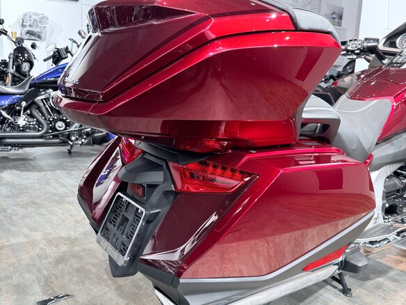 2023 Honda GL 1800 Gold Wing, красный - вид 19