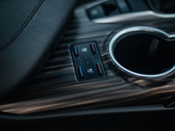 2019 Toyota Camry VIII (XV70), белый, 3500000 рублей - вид 37