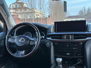 2017 Lexus LX 570 III Рестайлинг 2, белый, 6600000 рублей, вид 5