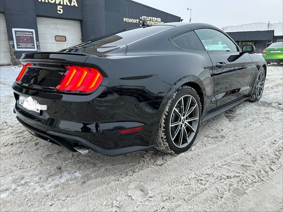 2021 Ford Mustang VI Рестайлинг, чёрный, 1999000 рублей - вид 6