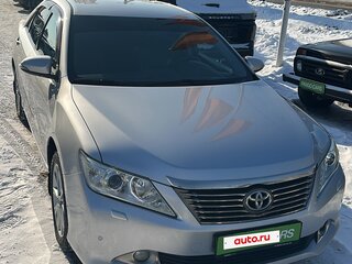 2013 Toyota Camry VII (XV50), серебристый, 1550000 рублей, вид 1