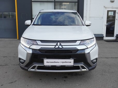 2021 Mitsubishi Outlander III Рестайлинг 3, белый, 2125000 рублей, вид 2