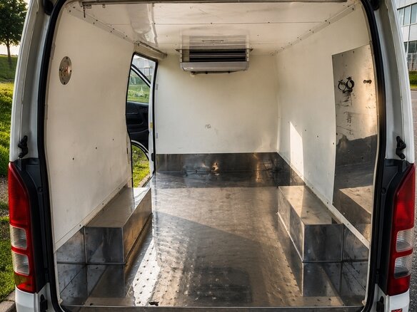 2014 Toyota HiAce, белый, 3700000 рублей - вид 8