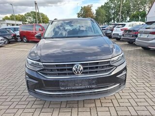 2022 Volkswagen Tiguan II Рестайлинг, чёрный, 2172000 рублей, вид 4