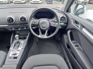 2017 Audi A3 III (8V) Рестайлинг, белый, 1650000 рублей, вид 5