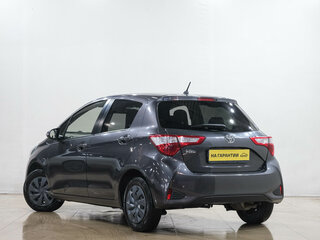 2019 Toyota Vitz III (XP130) Рестайлинг 2, серый, 999000 рублей, вид 4