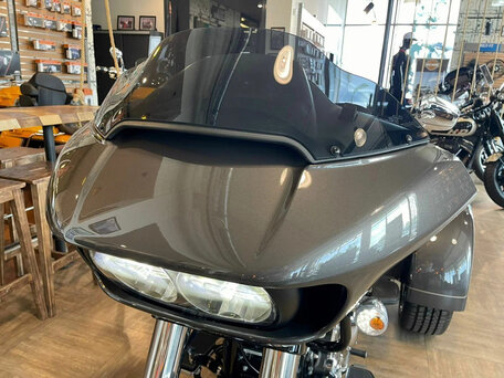 2023 Harley-Davidson Road Glide 3, серый, 4980000 рублей, вид 3