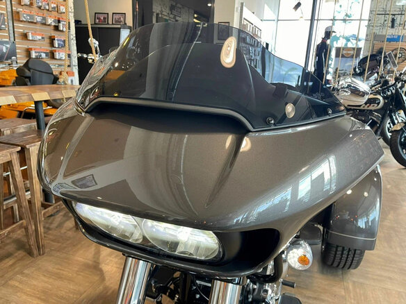 2023 Harley-Davidson Road Glide 3, серый, 4980000 рублей - вид 2