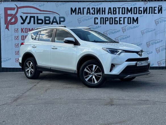 2017 Toyota RAV4 IV (XA40) Рестайлинг, белый