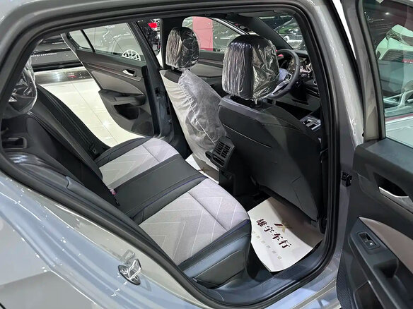 2025 Volkswagen Golf VIII Рестайлинг, серый, 2166000 рублей - вид 6